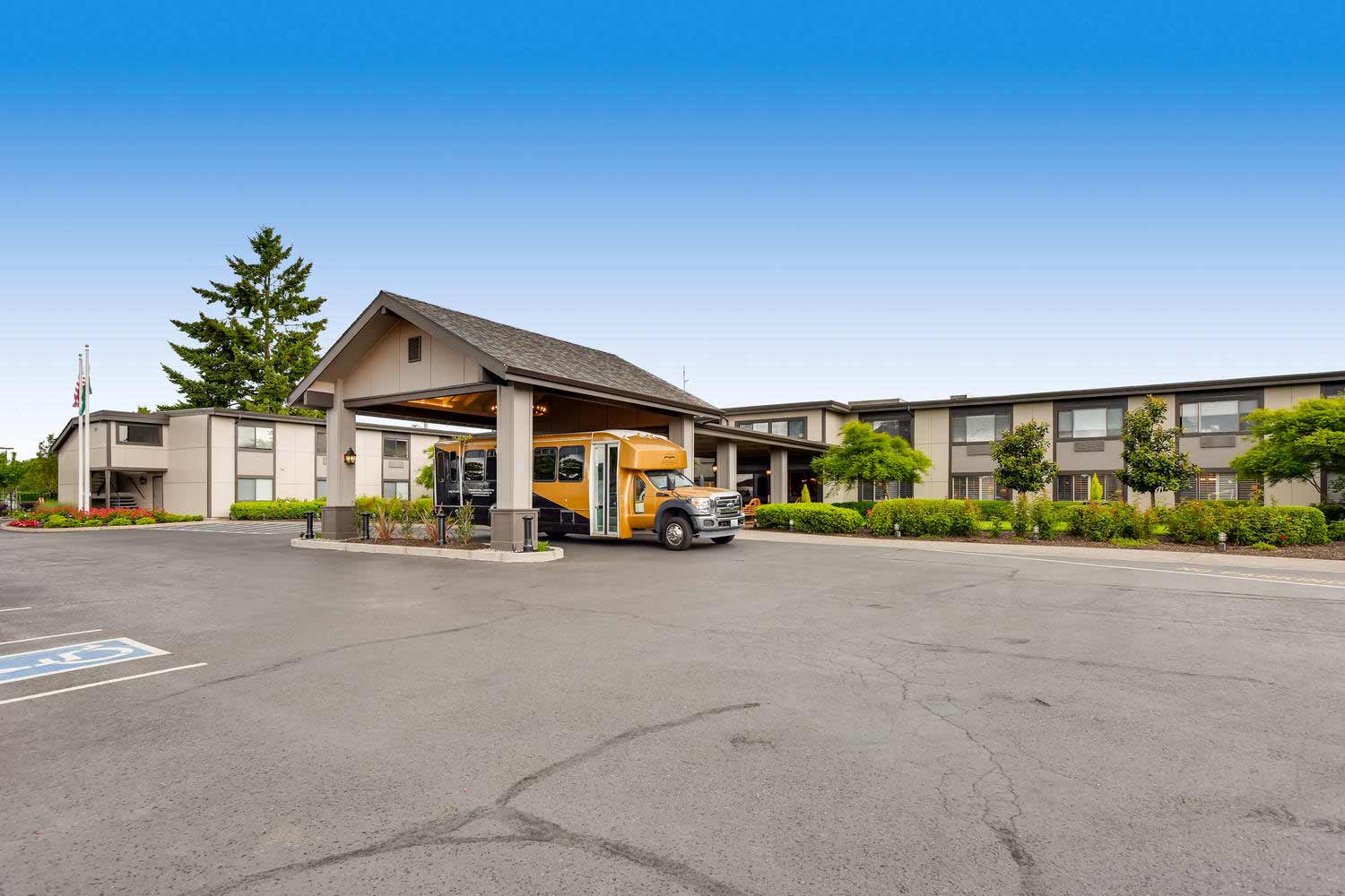 Cascade Motor Inn Alberta Canada CascadeInn-large-003-4-Exterior-Front-1500x1000-72dpi.jpg